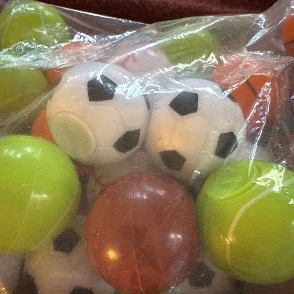 Fidget Spinner Balls Kids 30 Pack Plastic Sports Theme Multicolored New - Picture 2 of 6